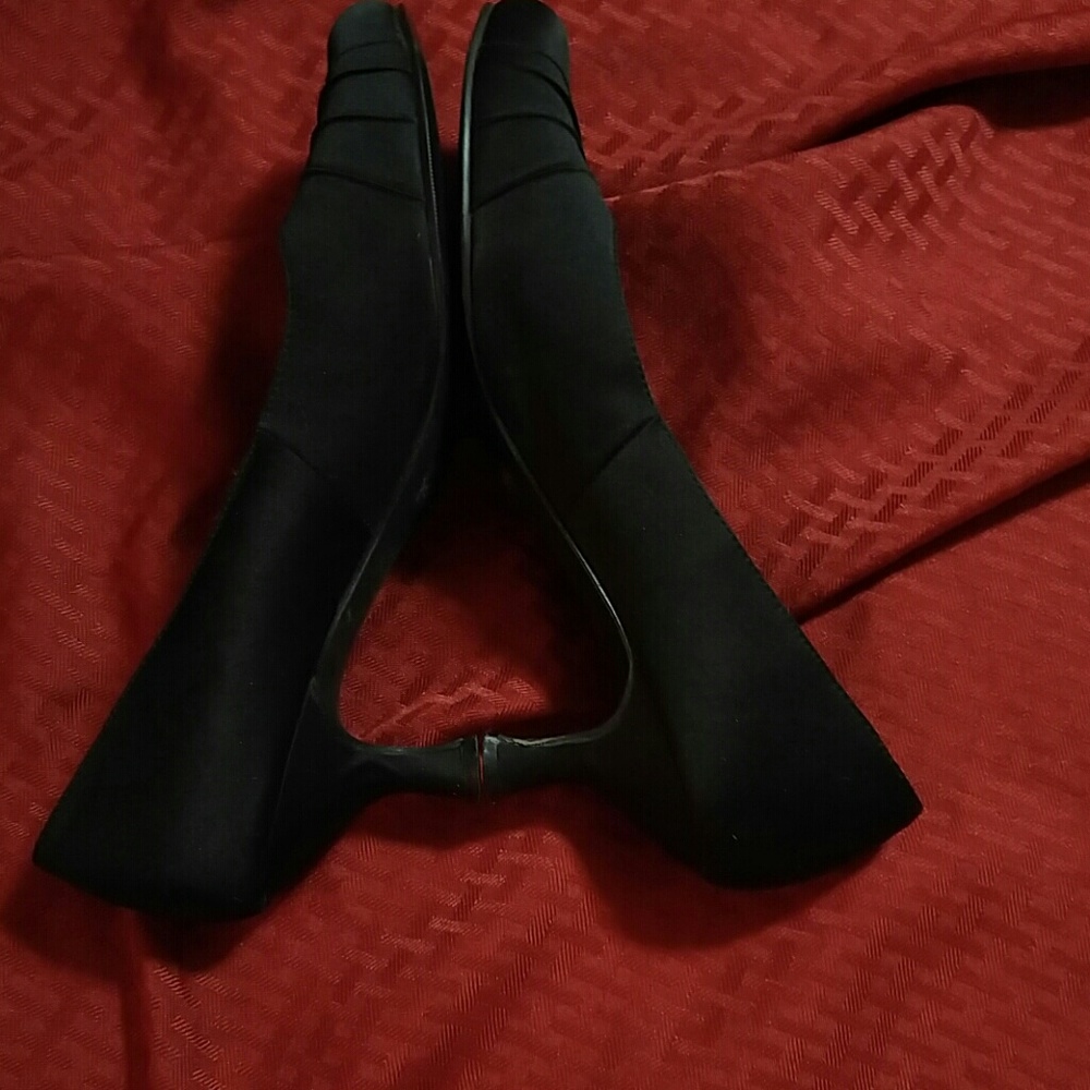 Shoes - Picture 4 of 6